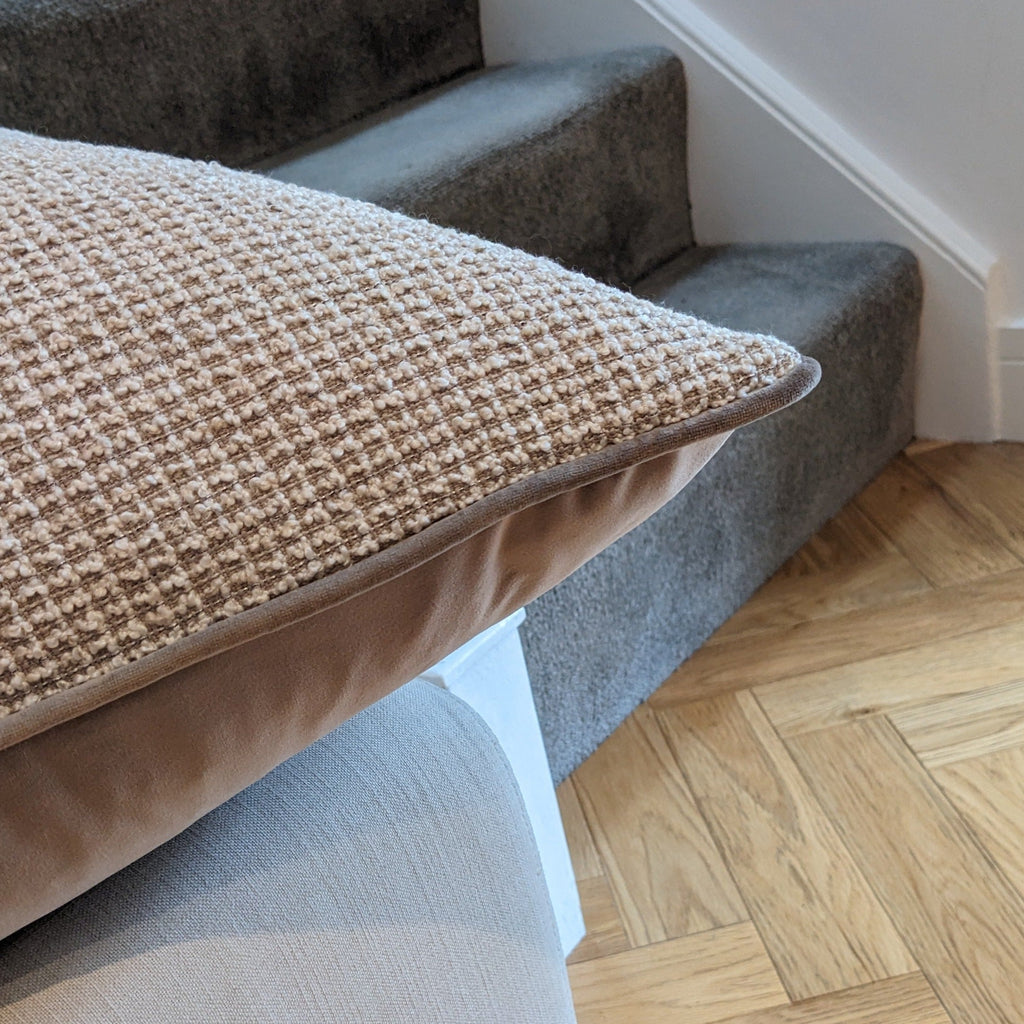 Faro Cushion